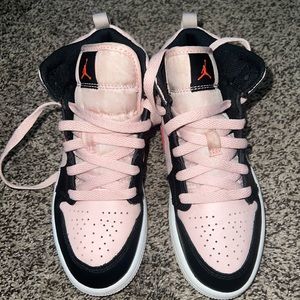 Nike Air Jordan 1 Little Kids Size 1Y Mid GS ‘Black/Pink/Crimson’